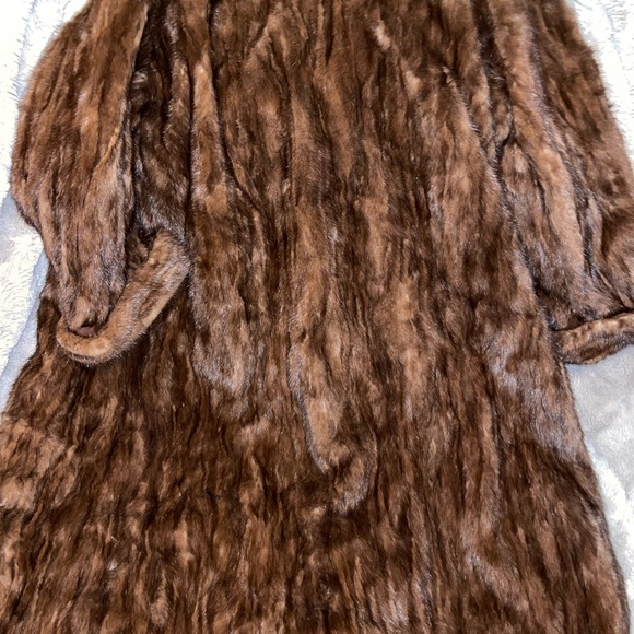 Vintage mink fur coat. Used coat but in nice condition. Size Medium over coat - Picture 4 of 6